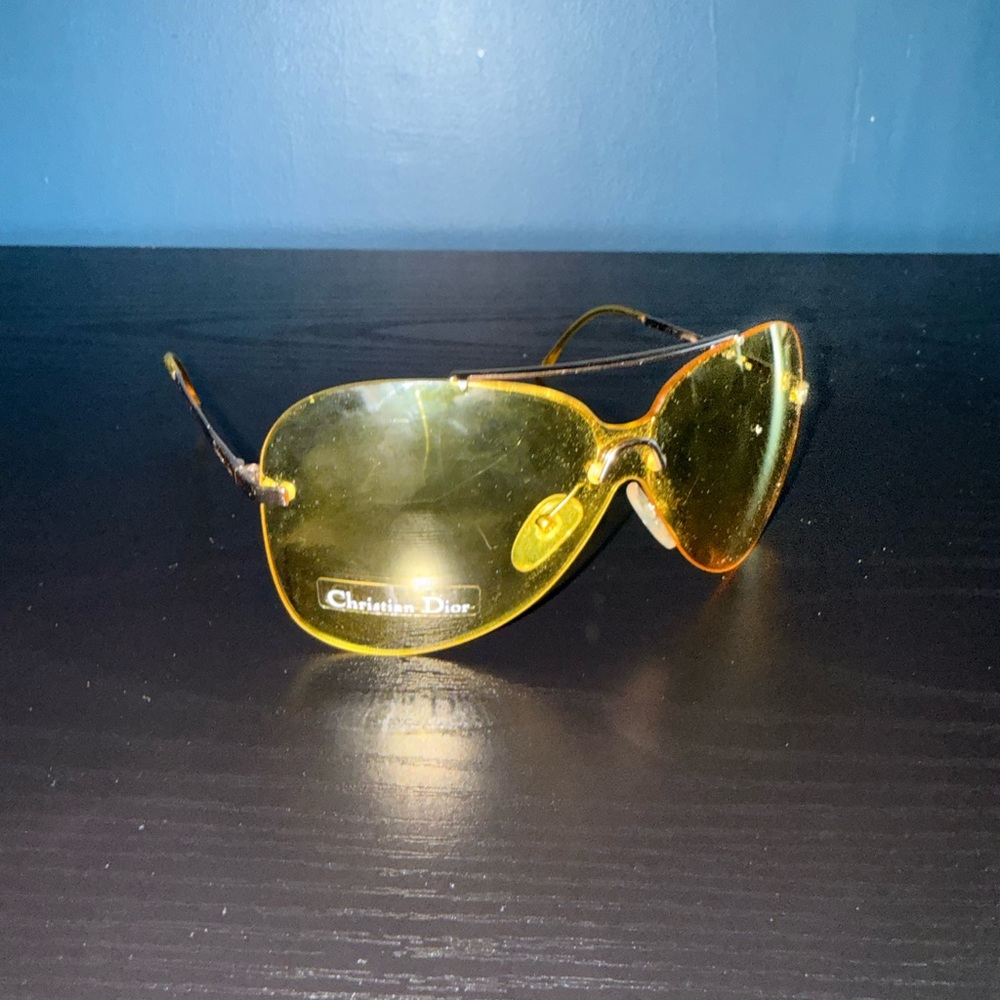 Dior Sunglasses with Vibrant Yellow Lenses - Picture 4 of 5